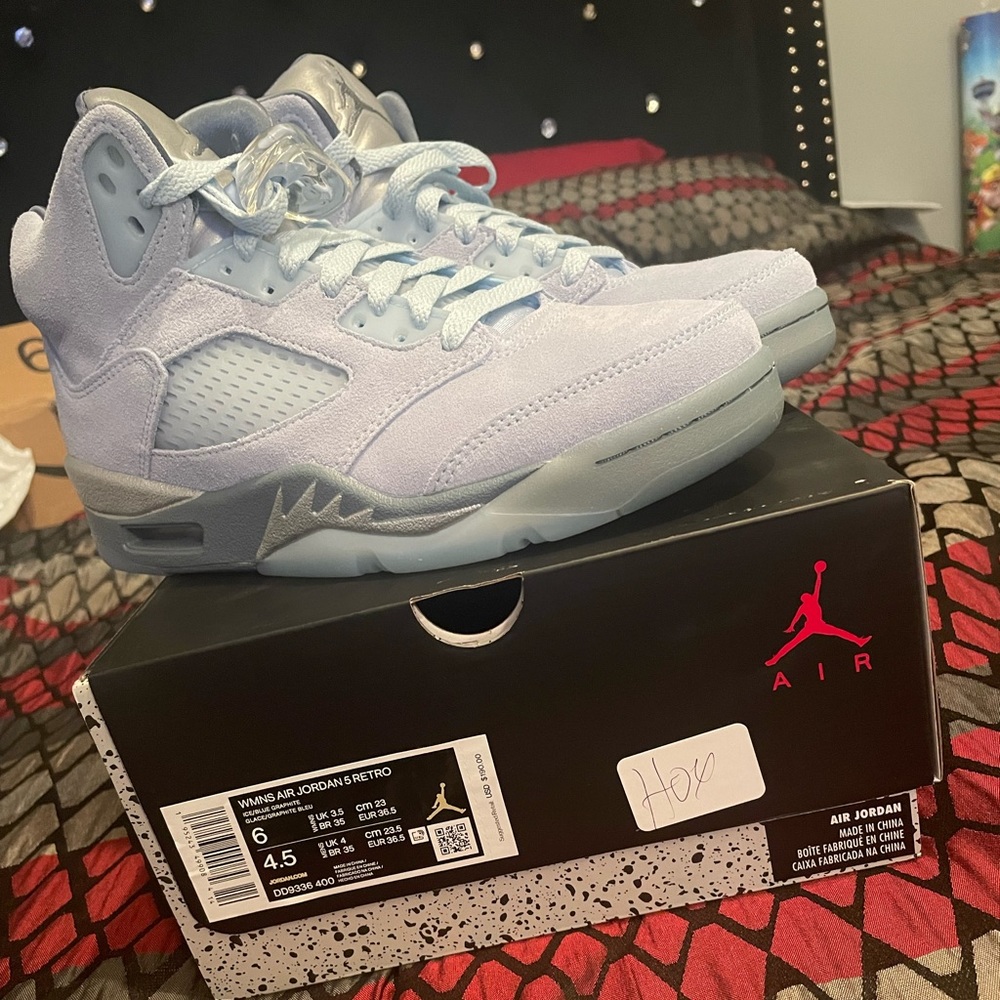 Women retro Jordan 5, size 6 Ice/blue graphite glace brand new, email receipt